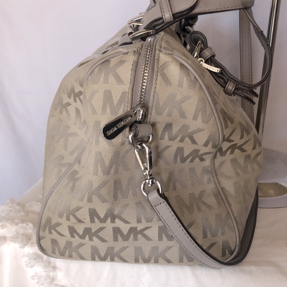 MICHAEL KORS Signature light gray Grayson Satchel handbag. - Picture 7 of 16